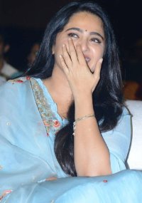 anushka shetty_teluguvox_9